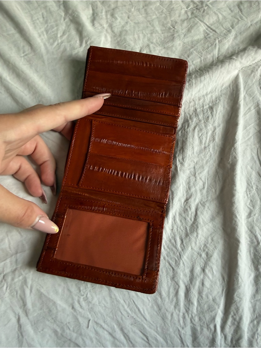 Classic Brown Leather Men’s Bifold Wallet